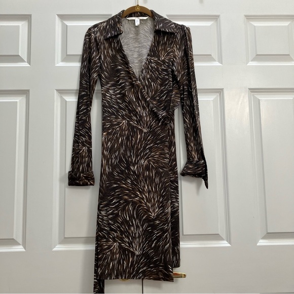 Diane Von Furstenberg Vintage Reissued Jeanne Classic Wrap Dress Swirl Black 4 - Picture 1 of 9